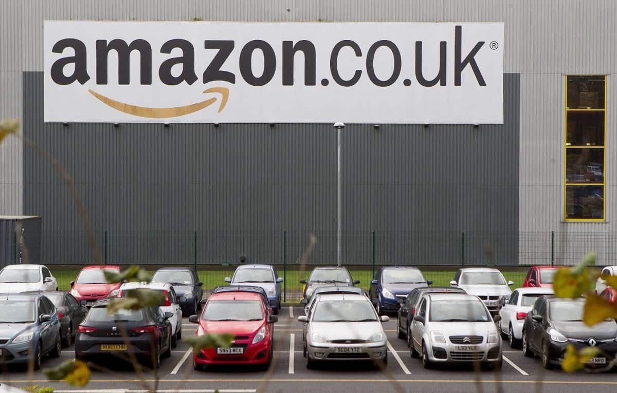 A shift worker at Amazon Dunfermline has pitched up a tent in woods next to the depot. Web retailer Amazon has come under fire after it emerged that some staff are living in tents in freezing conditions close to its distribution centre.