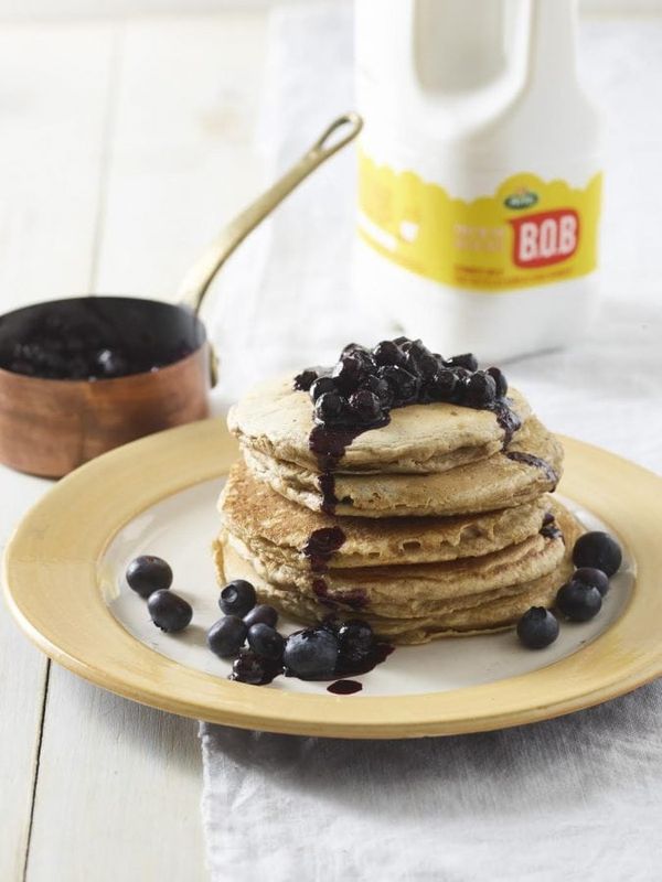 How To Make The Perfect… Healthier Banana Pancakes With Blueberry Sauce