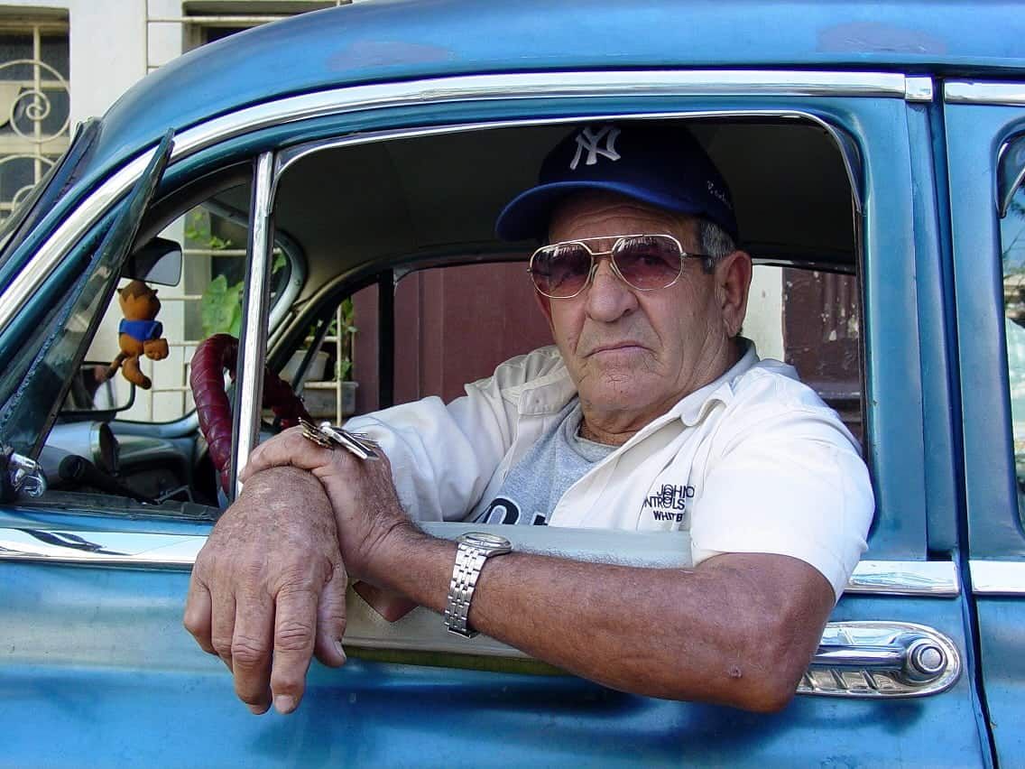Taxi drivers banned from having more than two shirt buttons undone