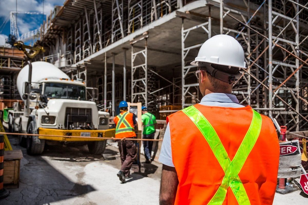 How Can a Contractor Calculator Help You?