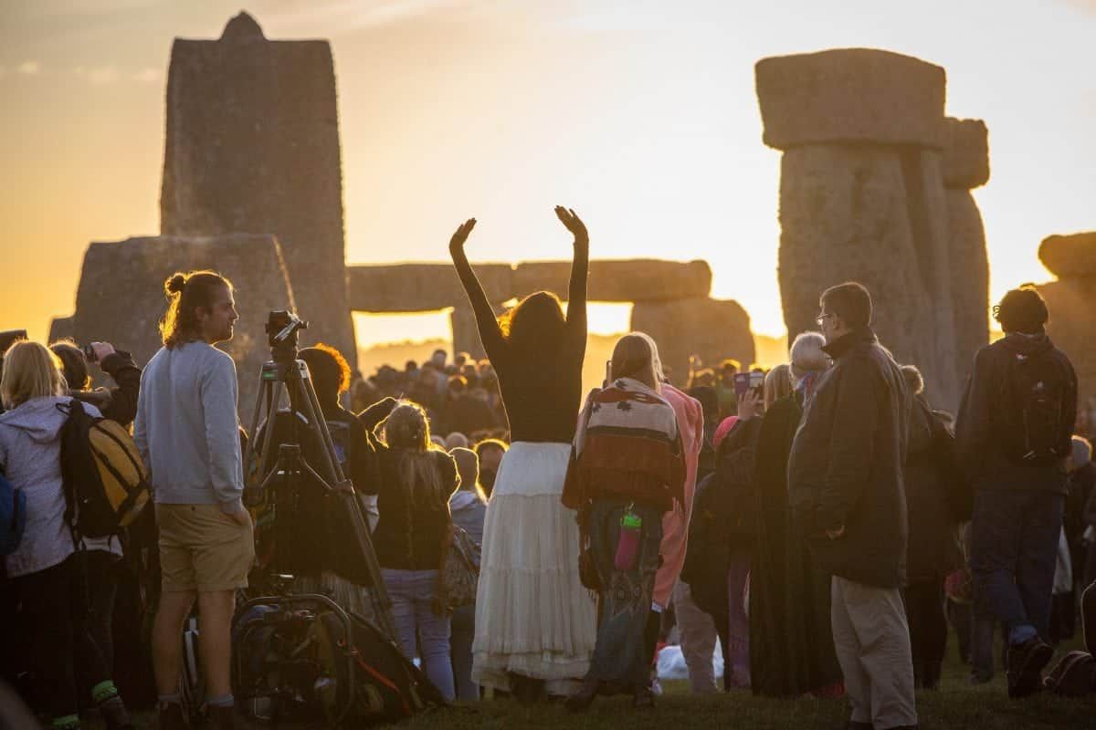 In pics – Early risers enjoy Beautiful scenes at Stonehenge for Summer Solstice