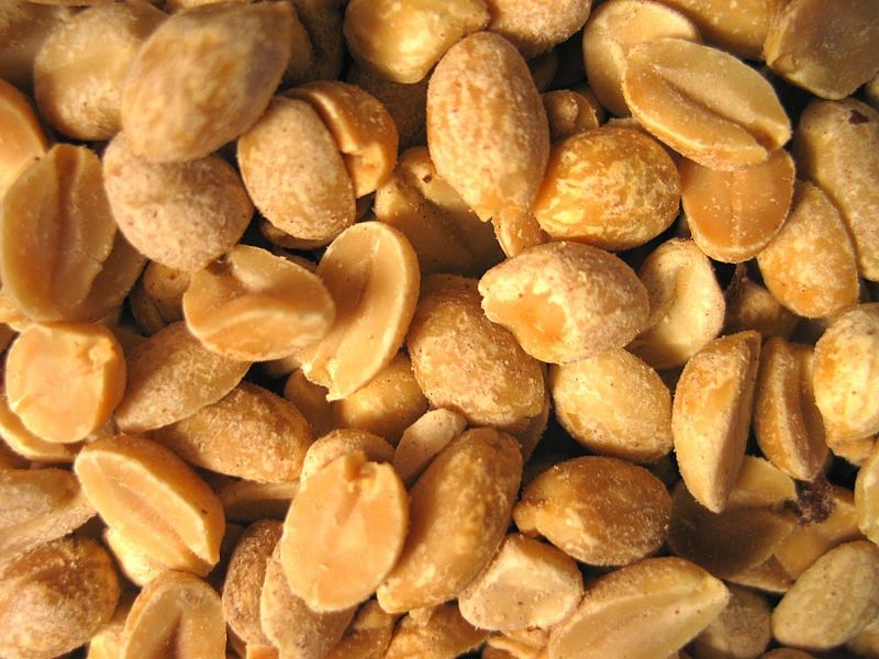 Eating a handful of nuts a day can prevent middle age spread