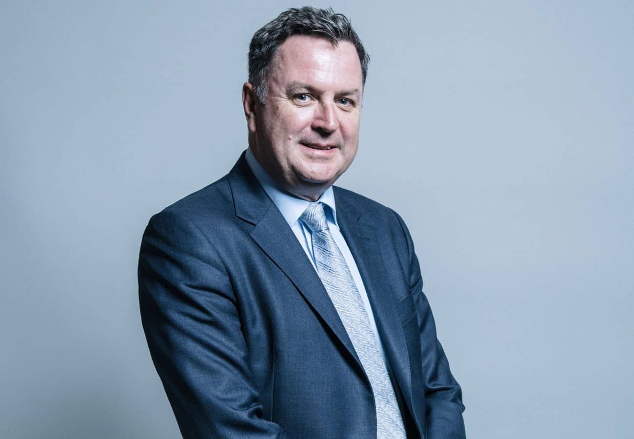 Mel Stride flashes “no food, no Channel Tunnel” notes ahead of cabinet meeting