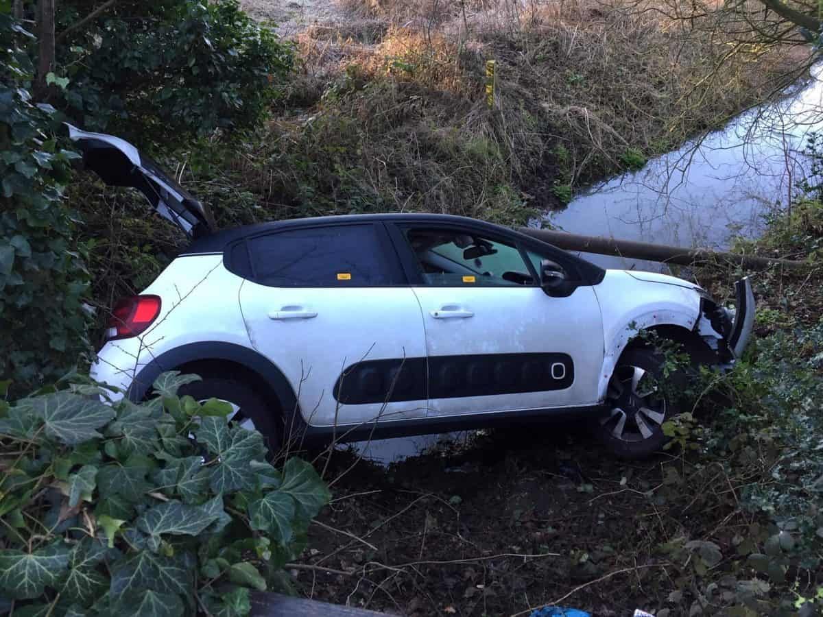 Stranded driver and seven-year-old daughter rescued from ditch with help of Snapchat