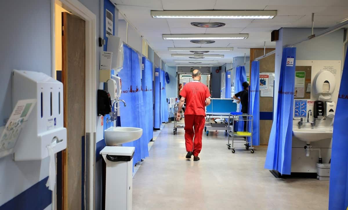 Intensive care nurse warns in poem of ‘apocalyptic situation’