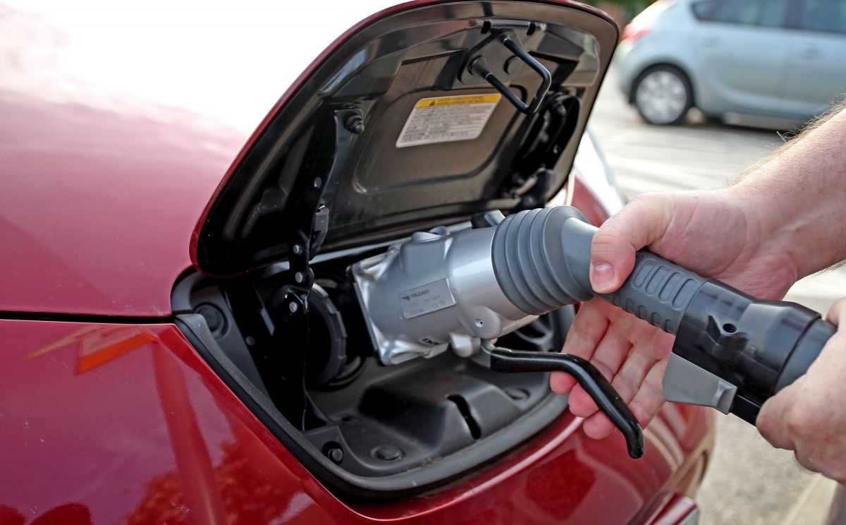 Plans to install electric car chargepoints in every new home