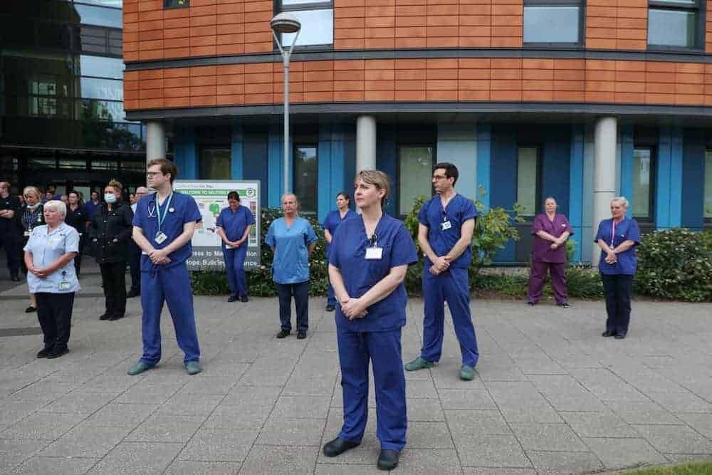 Army generals say NHS workers should receive bonuses