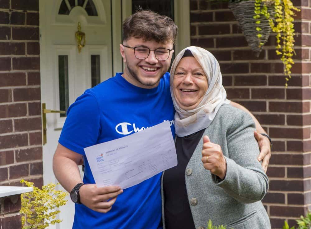 Refugee from Iraq earns place at Cambridge Uni & hopes to become NHS doctor