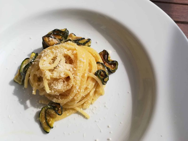 Spaghetti alla Nerano recipe, a light, fried courgette pasta dish