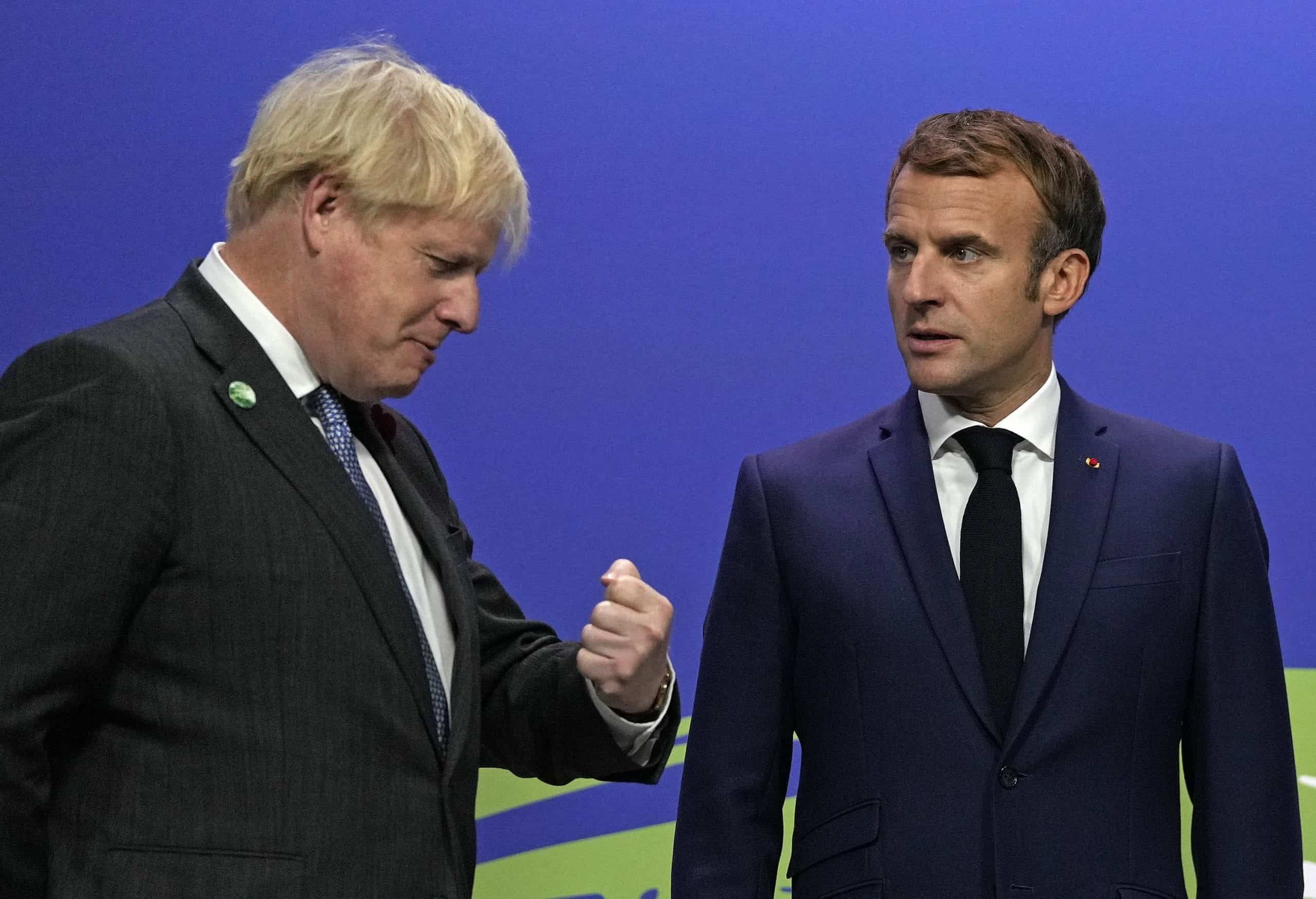France bans Brits again to stop Omicron spread