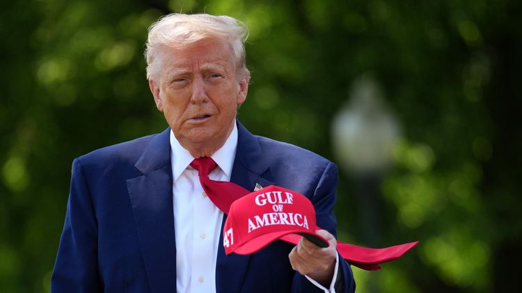 Donald Trump says he'd 'like to be pope' ahead of delusional 100 days rally