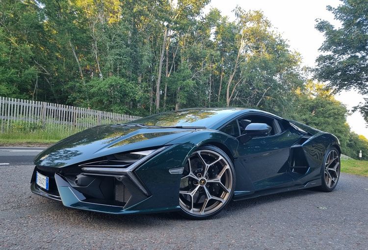 Lamborghini Revuelto