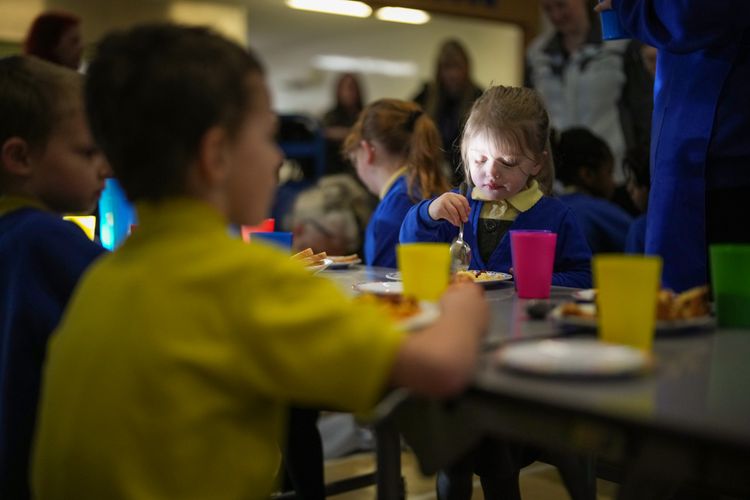 Free school meals to be extended to half a million more children