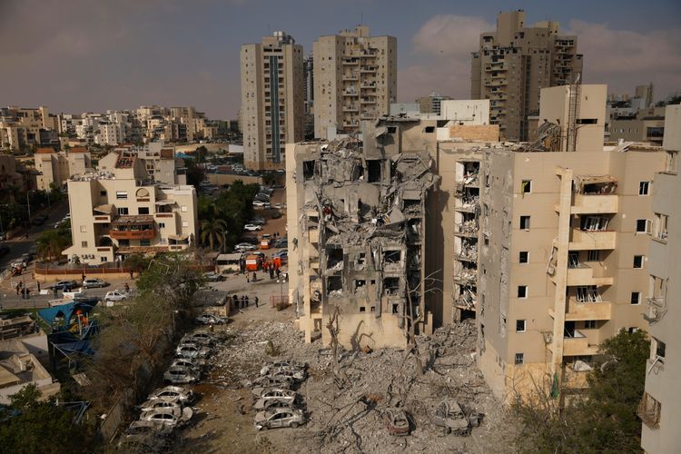 Israel vows to 'respond forcefully' after claiming Iran violated ceasefire