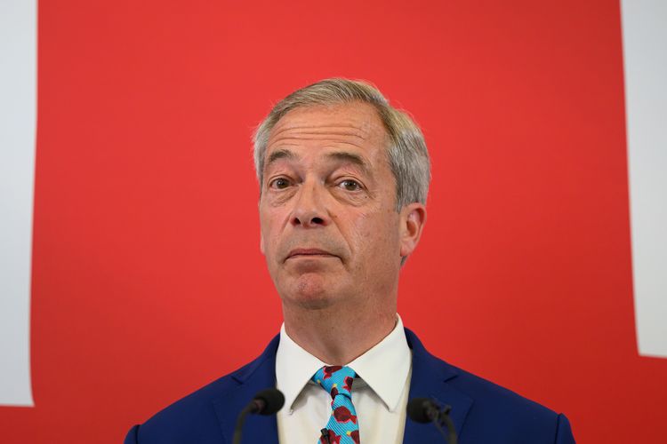 Labour minister issues perfect response as Farage urges PM to appoint Reform peers
