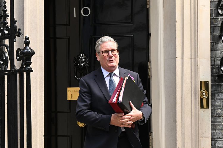 LONDON, ENGLAND - MAY 7:  Prime Minister Keir Starmer leaves 10 Downing Steet to take Prime Minister's Questions on May 7, 2025 in London, England. Starmer is facing PMQ's after the Labour Party suffered losses in local elections and a by-election last week, while Reform UK made significant gains. (Photo by Leon Neal/Getty Images)