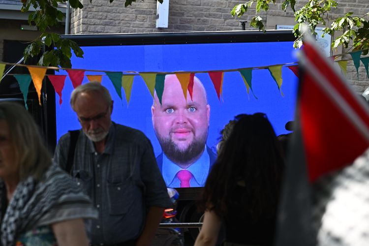 jd vance protest