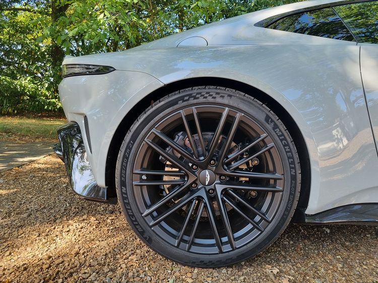 Aston Martin Vantage