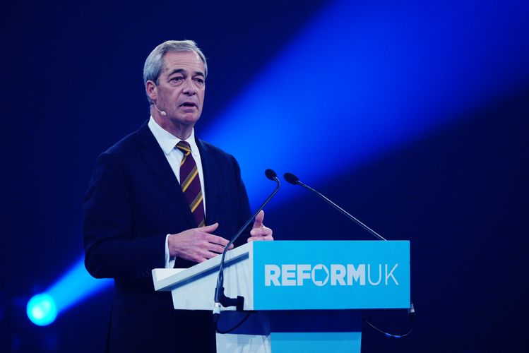 Nigel Farage heckled by Jewish activists at launch of Reform Jewish Alliance