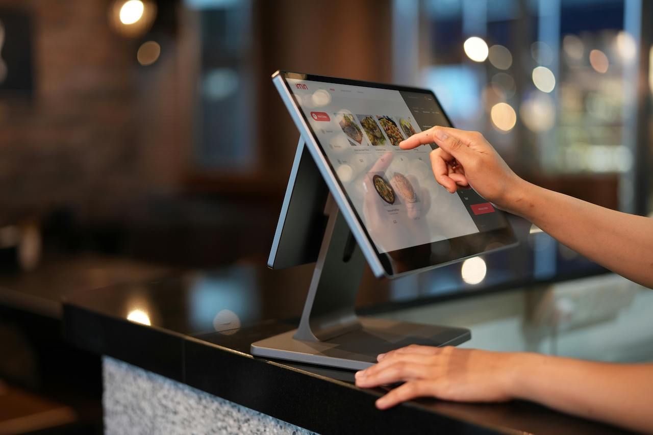 thelondoneconomic.com - Ben Williams - The Future of Retail: How Self Service Kiosks are Revolutionising Customer Service