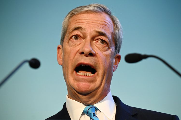 nigel farage heckled suffolk