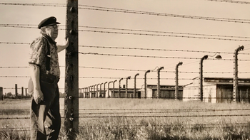 Leopold stands beside the barbed wire at Auschwitz-Birkenau during a return visit decades after his liberation. One of the surviving twins subjected to Josef Mengele’s experiments, he revisited the site to bear witness and to affirm survival in the face of the camp’s attempt at annihilation. Credit: Richard K. Lowy/Pauli Ann Carriere/Belters News