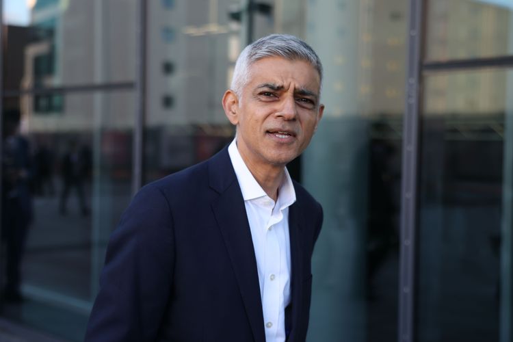 sadiq khan met police palantir