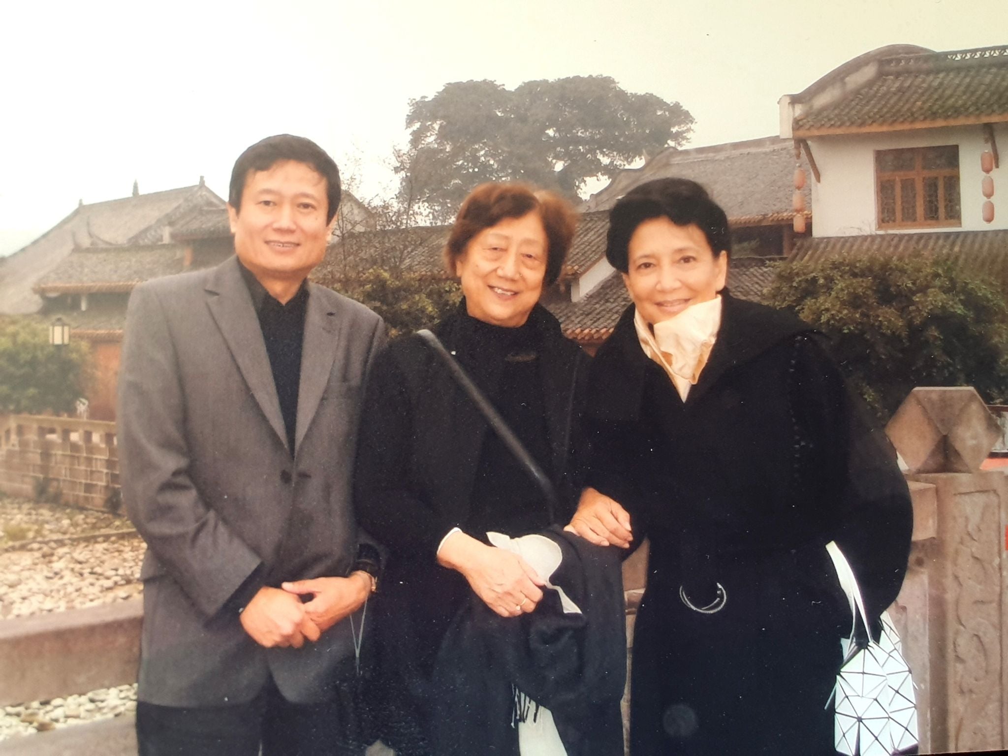 Zhang with his late mother Xia De-hong and his sister, Wild Swans author Jung Chang