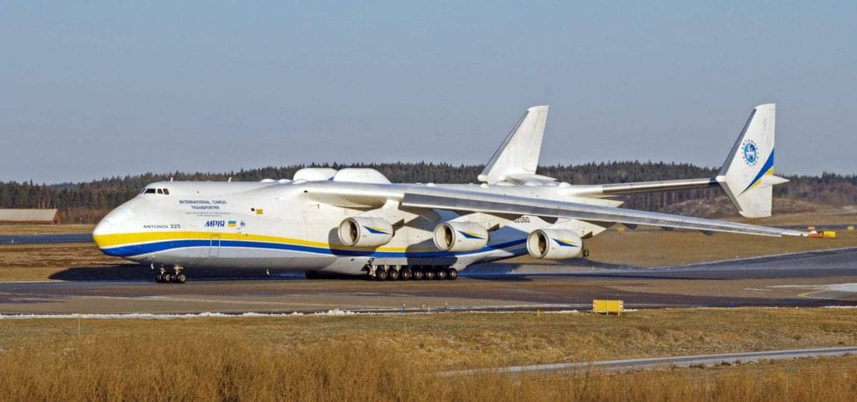 Watch: The World’s Largest Plane Land in Perth
