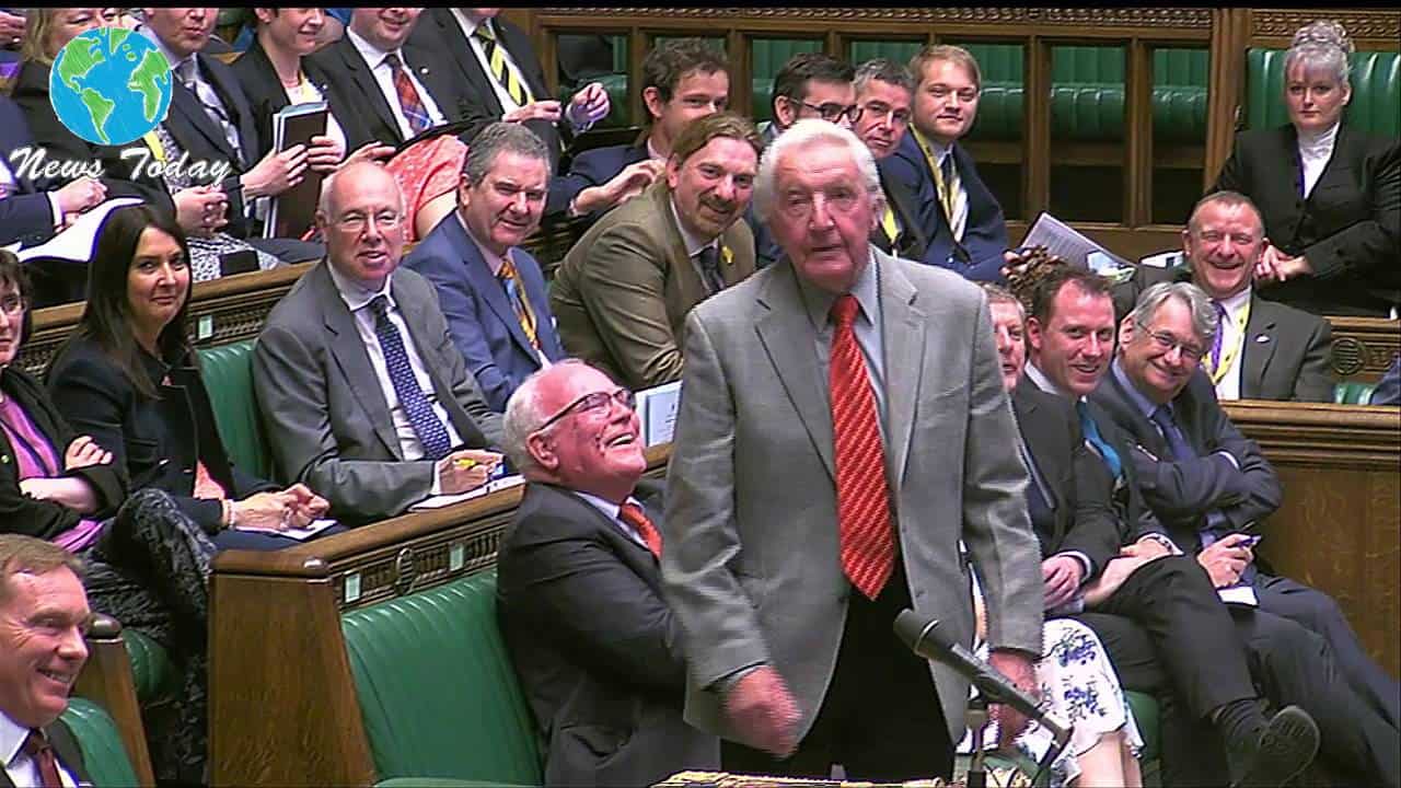 VIDEO – “Hands off the BBC” Skinner interrupts Queen’s speech