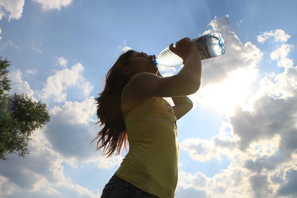 Swapping one fizzy drink a day for water slashes obesity risk by up to 20%