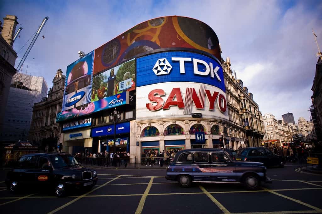 Piccadilly Circus Billboards to be Replaced with One £30 Million Giant Screen
