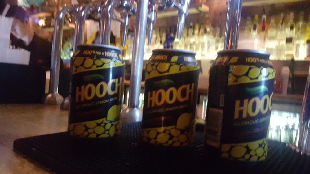 Пиво hooch. Алкогольный напиток Hooch. Коктейль Hooch. Hooch смородина.