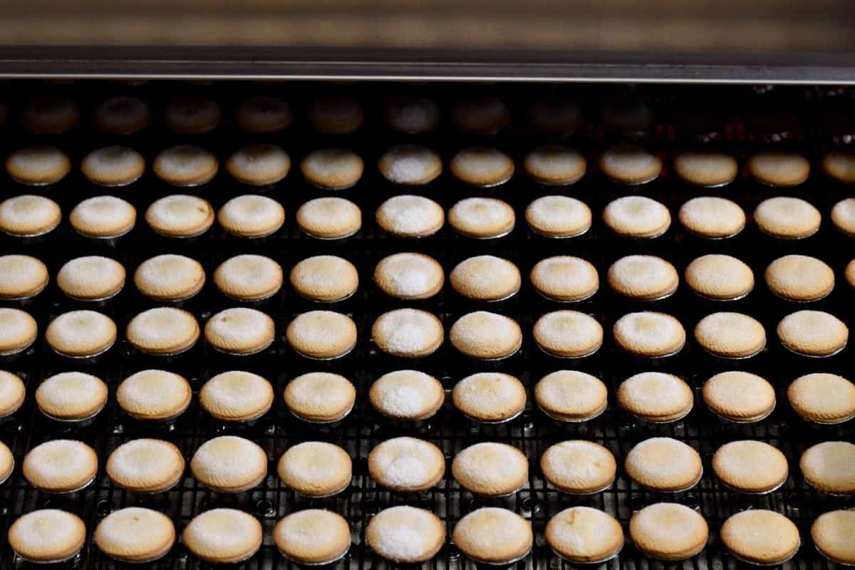 Hypnotic Video Shows Mince Pies Rolling Off The Production Line At A Rate Of 720 A Minute