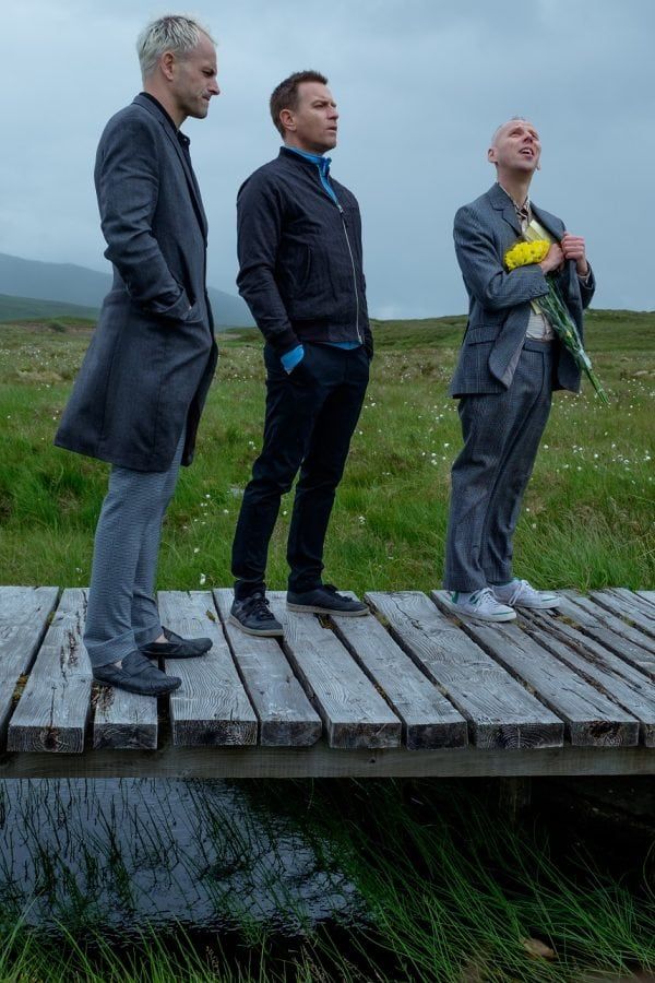 T2-JB-01447.dng Simon (Jonny Lee Miller), Mark Renton (Ewan McGregor) and Spud (Ewen Bremner) in the great outdoors