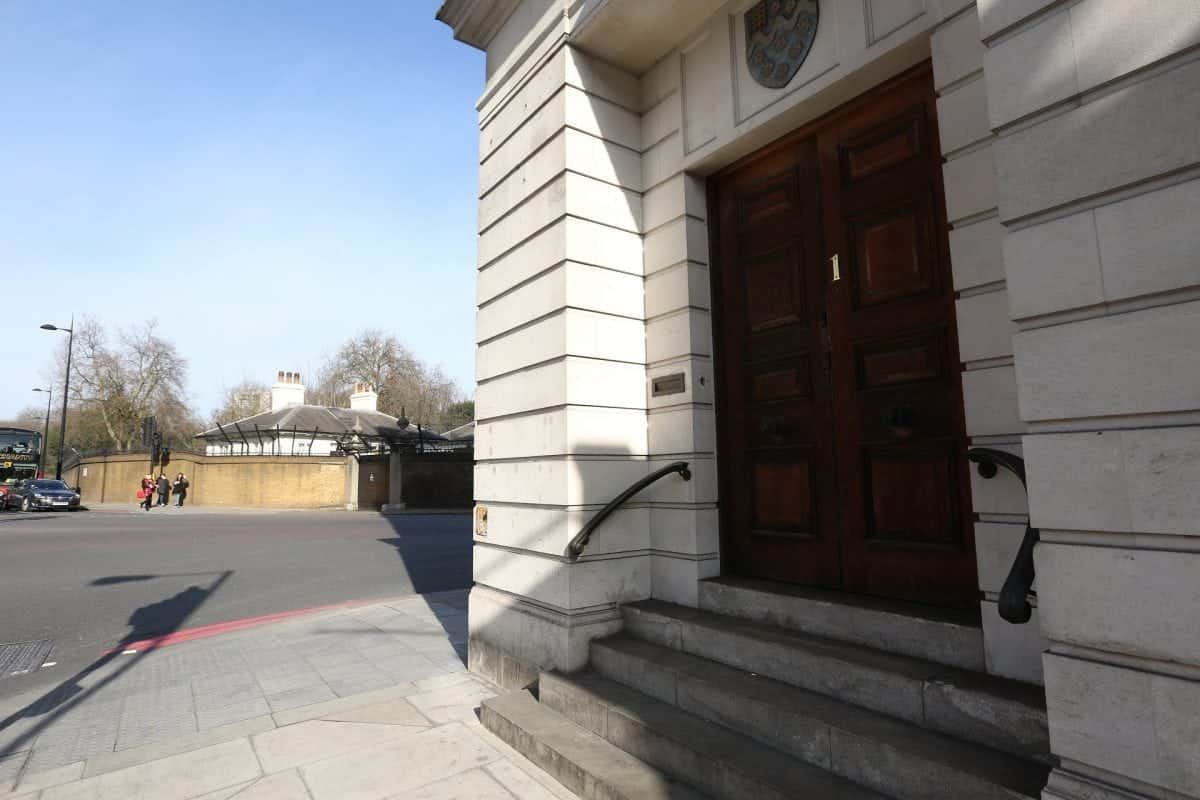 1 Grosvenor Gardens where the cannabis was found in relation to the grounds of Buckingham Palace (LEFT), Belgravia, central London. See National copy NNSTASH: Police uncovered a massive haul of cannabis being grown in a £15 million mansion just yards from Buckingham Palace. The drugs factory growing "£500,000 of weed" was raided by police inside the mansion on one of Britain's most expensive streets in posh Belgravia, central London. Around 30 bags of suspected drugs were seized from the five storey vacant property at around 7.30am on Friday morning, in Grosvenor Gardens. One cheeky squatter - part of a group that have taken over a neighbouring mansion - even tried to run off with a clear plastic bin liner filled with the telltale leaves.