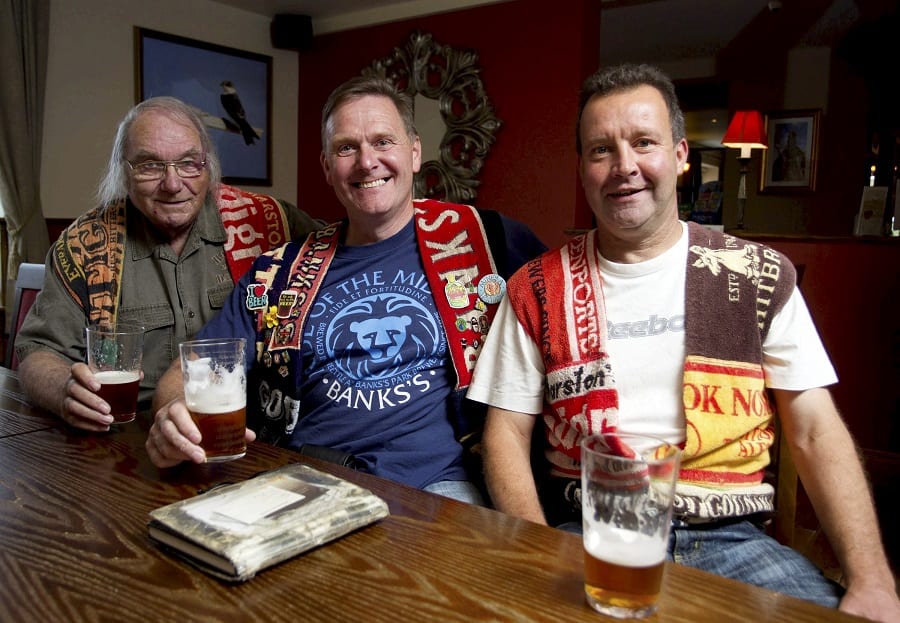 Beer-loving pals complete the world’s longest pub crawl