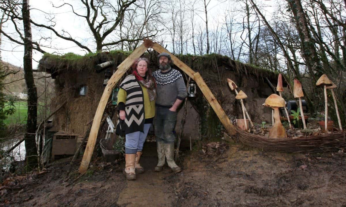 Couple “allergic” to modern life are facing eviction from their Hobbit-style mud hut