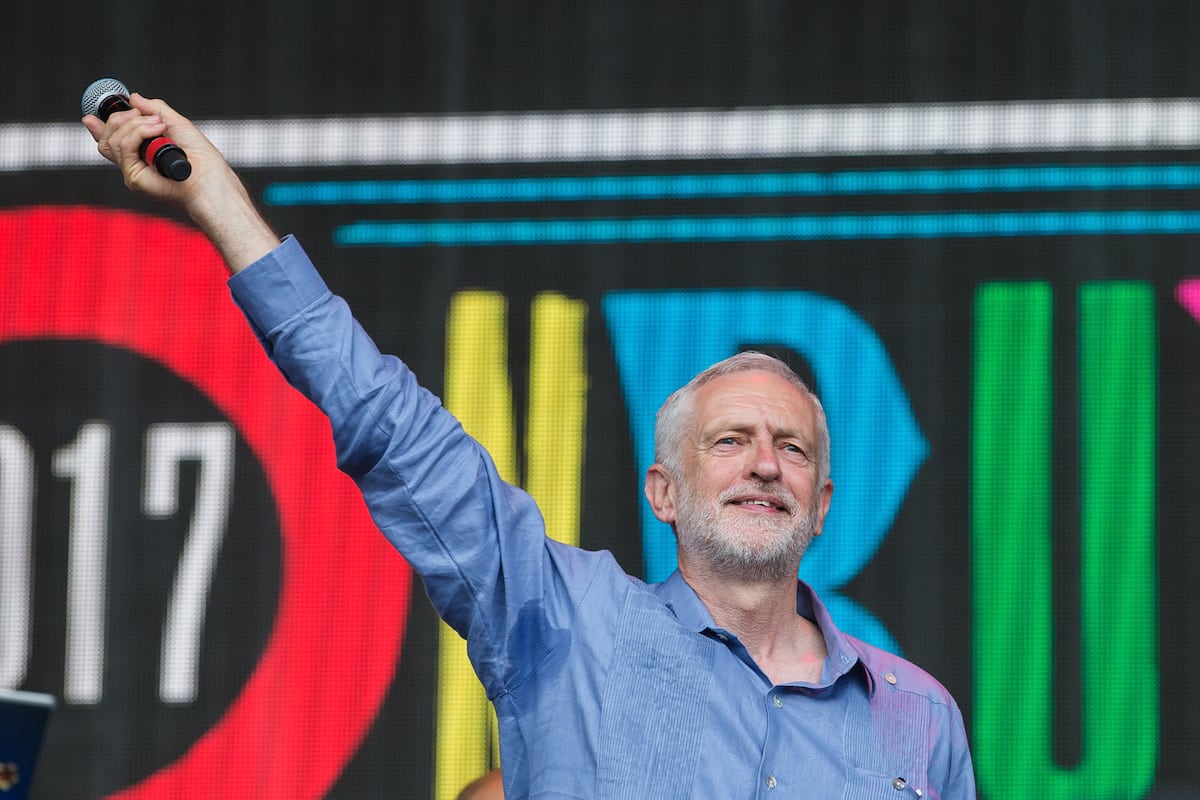 Jeremy Corbyn thrills Glastonbury festival as polls favour him as leader