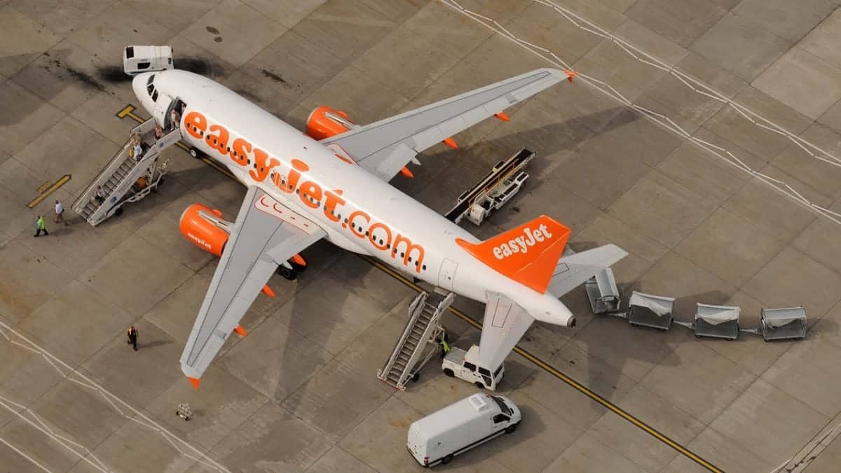 Easyjet shareholders get £174 million dividends as airline appeals for taxpayer support
