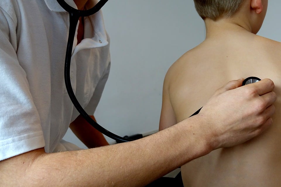 ‘Vaccination timebomb’ warning as 83 percent of parents of tots read ‘anti-vaxx’ websites 