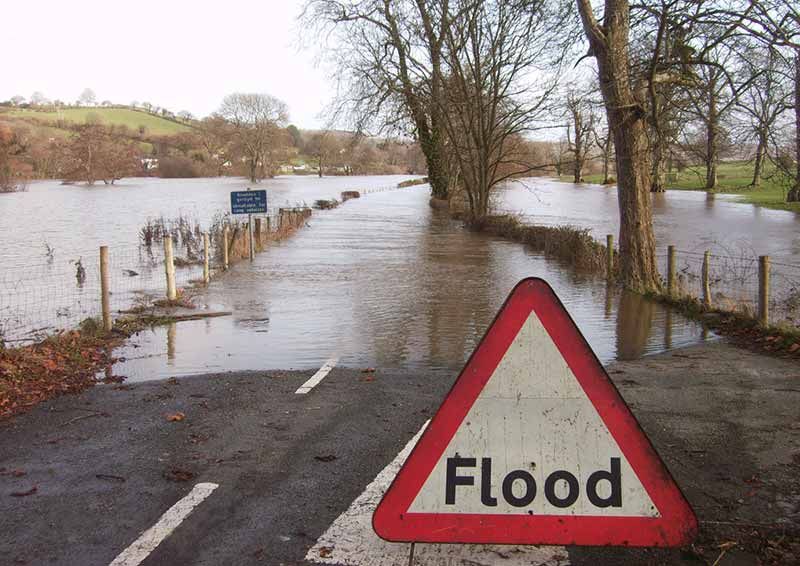 Heat waves, floods & storms could kill at least 50 times more Britons by end of century if climate change not tackled