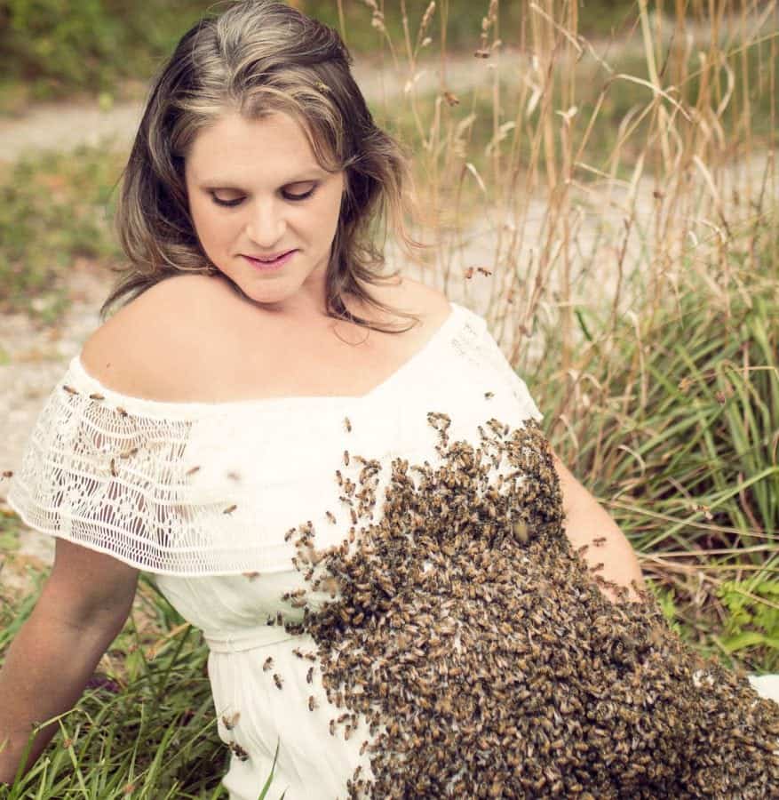 Pregnant mum creates a buzz with maternity photos – which show 20,000 BEES swarming around baby bump