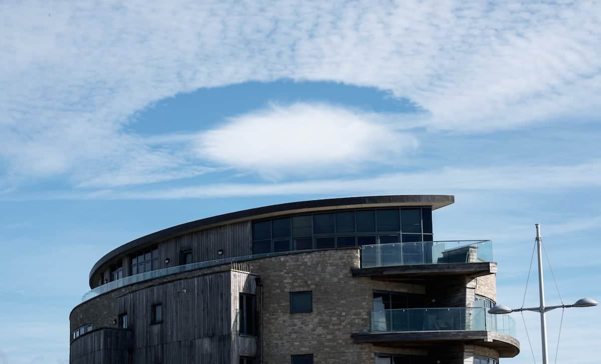 UFO clouds leave holidaymakers bewildered at popular seaside resort