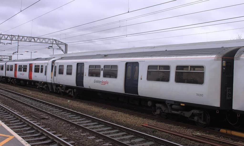 Train staff tell passenger to pick up suspicious unattended bag and “hand it in”