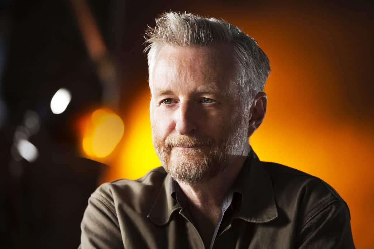 Billy Bragg has the best come back after being asked why he’s wearing a face mask