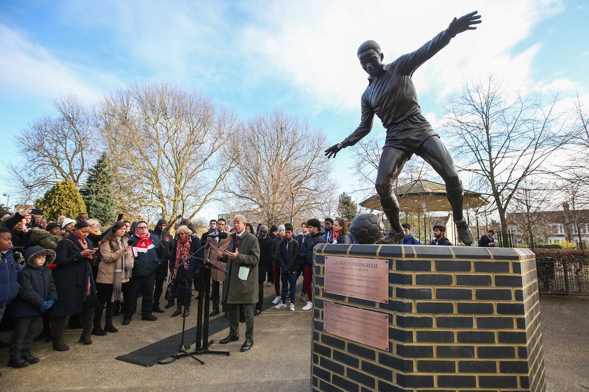 Former Leyton Orient, West Brom & Real Madrid legend has statue unveiled