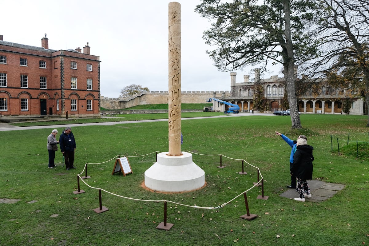 New monument bears uncanny resemblance – to a giant TOILET PLUNGER