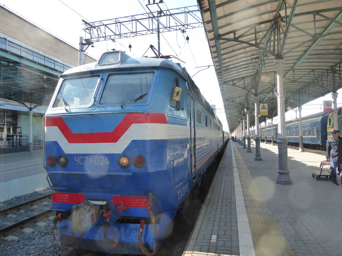 Retired couple travel from Oxford to Hong Kong on public transport