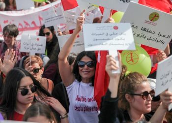 Women chant slogans while raising placards which read in Arabic “equality in inheritance is a right not a favor”, during a march held in Tunis, Tunisia to call for equal inheritance rights and gender equality. Photos © Chedly Ben Ibrahim for Equality Now